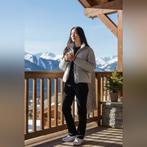 Levi’s Women’s puffy jacket MEDIUM NWOT